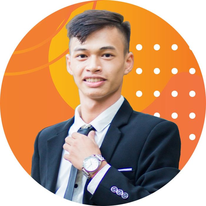 Thầy Vũ Đình Phúc trong buổi giảng bài đầy nhiệt huyết