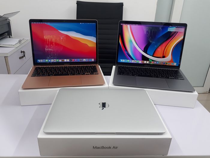 Không gian trưng bày MacBook tại Mac Online