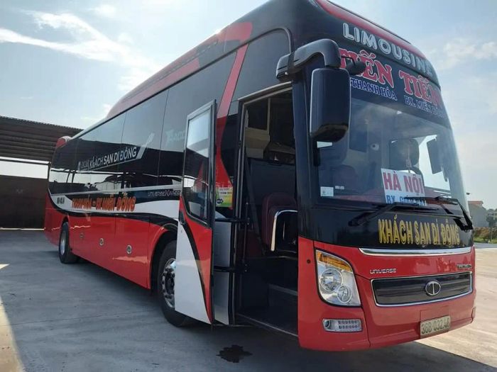 Nội thất sang trọng trên xe Tiến Tiến Limousine