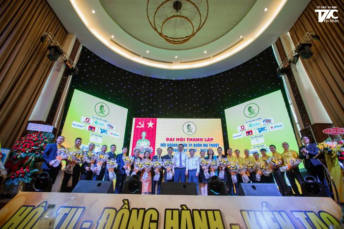 Khoảnh khắc thành công từ các dự án của Tín Nhân