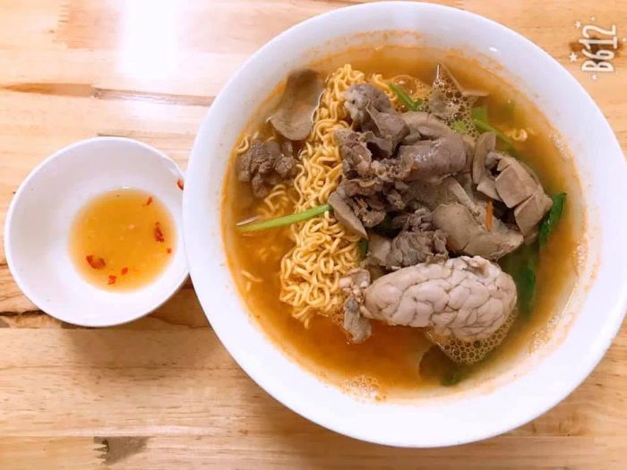 Không gian ấm cúng tại 3Duy - Mỳ Chua Cay
