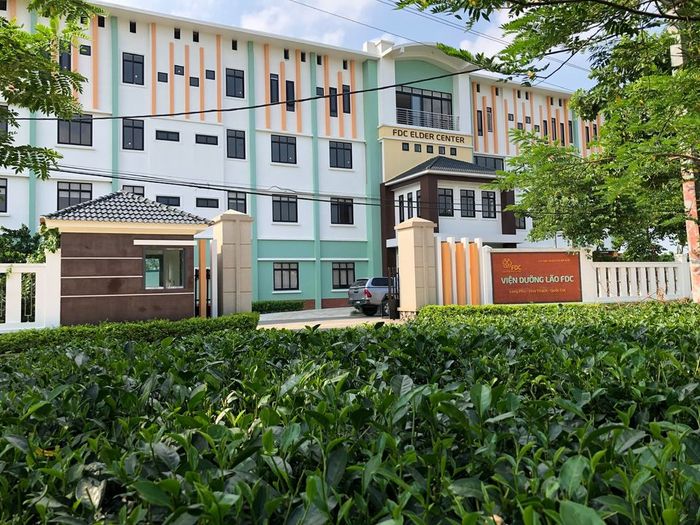 Khuôn viên xanh mát và tiện nghi tại FDC
