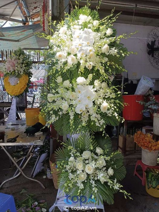 Địa chỉ vàng cho những vòng hoa viếng đầy tâm huyết - Hoa tươi Đại Tiến Phát