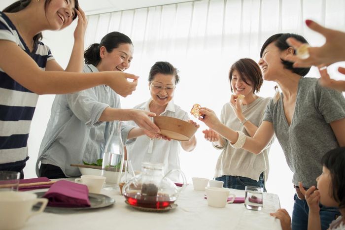 Những khoảnh khắc ấm áp bên người thân - Ảnh minh họa