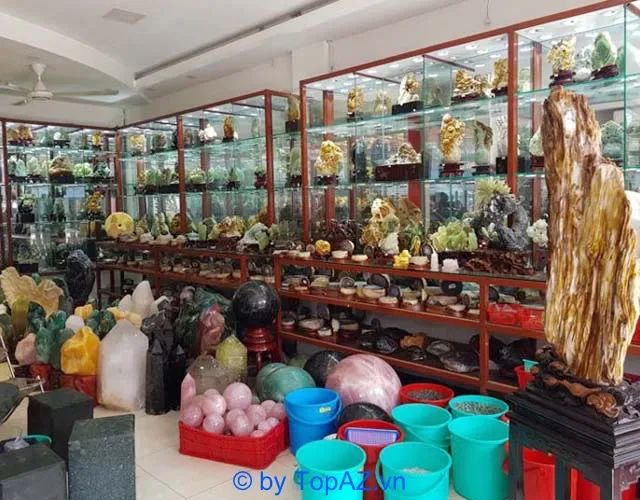 Những vật phẩm phong thủy tinh xảo không chỉ là vật trang trí mà còn là công cụ hữu hiệu để cân bằng năng lượng, thu hút tài lộc và may mắn vào cuộc sống của bạn.
