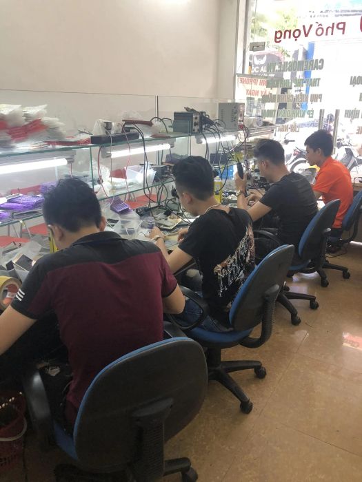 Hình ảnh quy trình sửa chữa minh bạch tại Bảo Kim Mobile