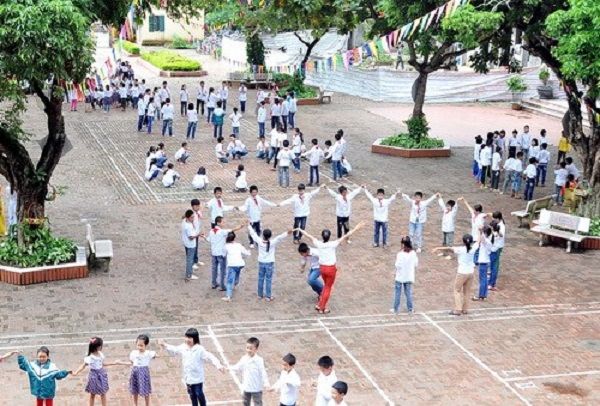 Ảnh tư liệu: Giờ phút lưu luyến cuối cấp (Nguồn Internet)