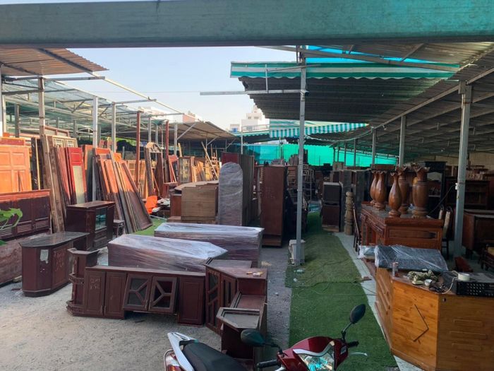 Không gian trưng bày đa dạng tại Nội Thất Xưa & Nay Hoàng An