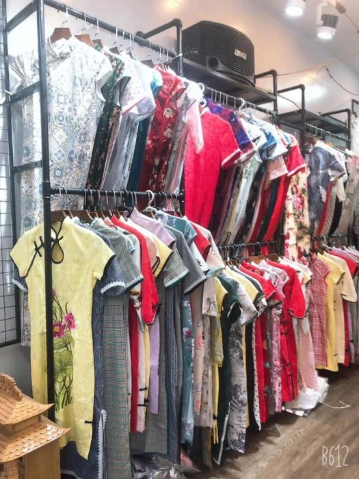 Không gian trưng bày đầy nghệ thuật tại Sườn Xám Linh