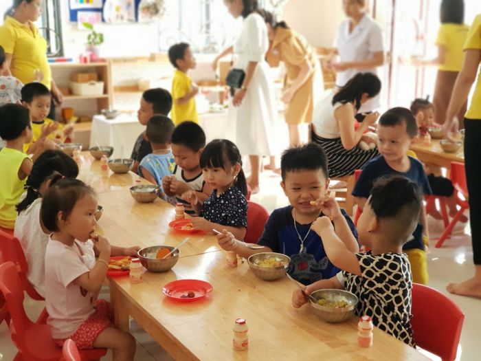 Hình ảnh 3 Trường mầm non Nhà Của Bé: Góc vui chơi ngoài trời đầy nắng gió