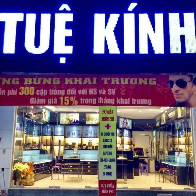 Tuệ Kính Hạ Long ảnh 1