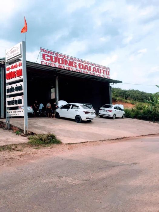 Không gian làm việc chuyên nghiệp tại Gara Ô Tô Cương Đại Auto