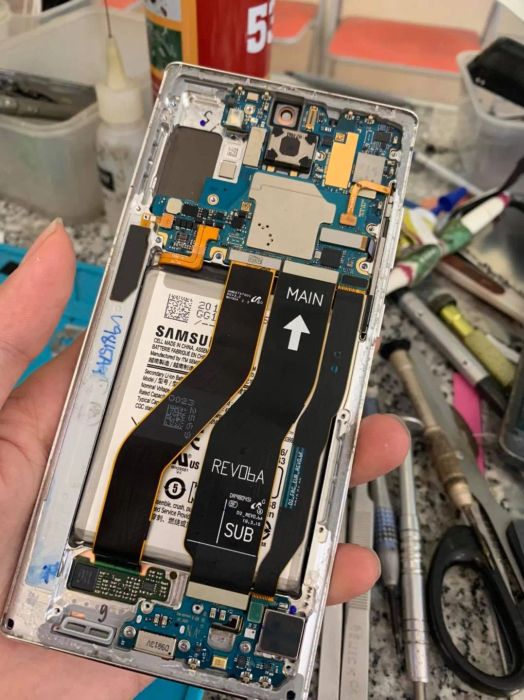 Hình ảnh hệ thống máy móc hiện đại tại Bảo Kim Mobile