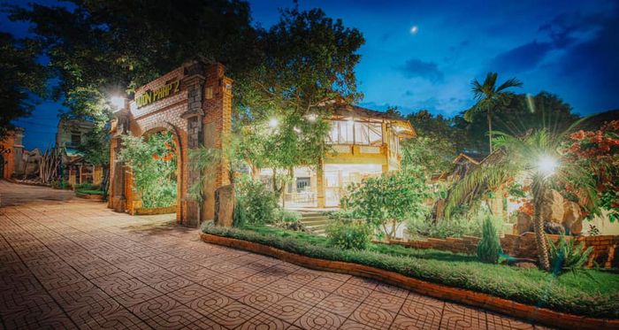 Hình ảnh Vườn Pháp 2 Homestay - Kiến trúc Pháp giữa vườn cây xanh mát