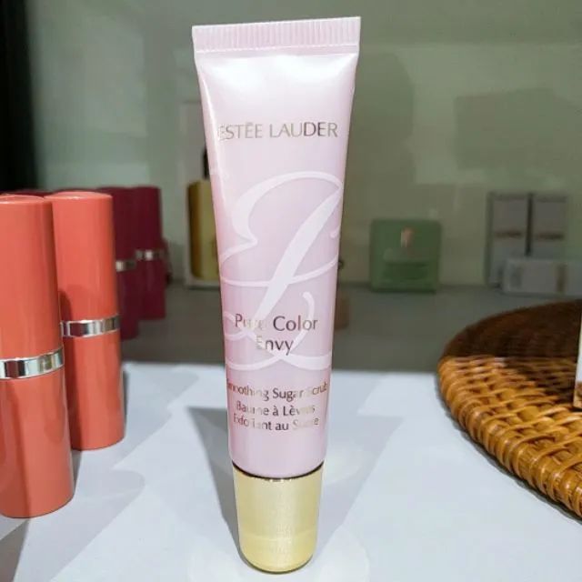 Ảnh chân thực: Tẩy tế bào chết môi Estee Lauder - phiên bản sang trọng