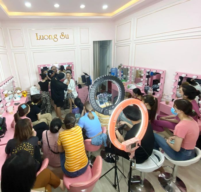 Không gian đào tạo tại Lương Su Makeup & Academy