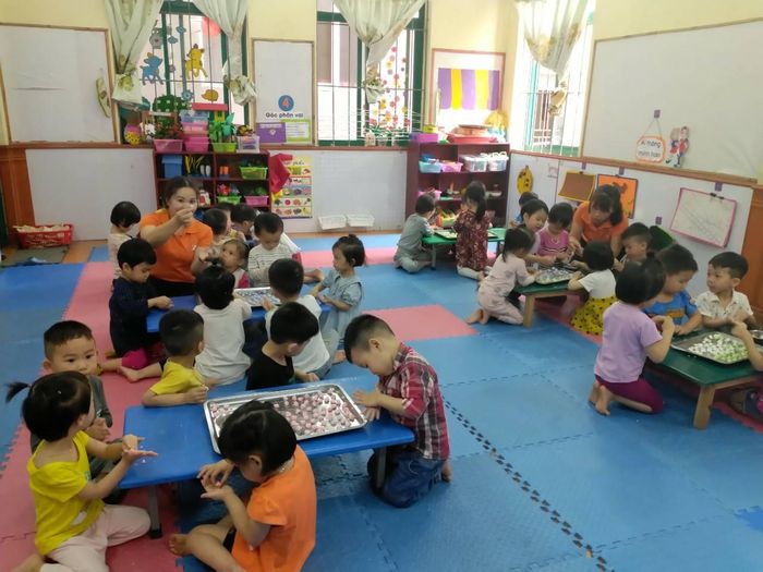 Trường mầm non Hoa Phượng ảnh 2 – Không gian rộng rãi, thoáng đãng với những khu vui chơi an toàn, là nơi lý tưởng để trẻ thoả sức khám phá và phát triển.