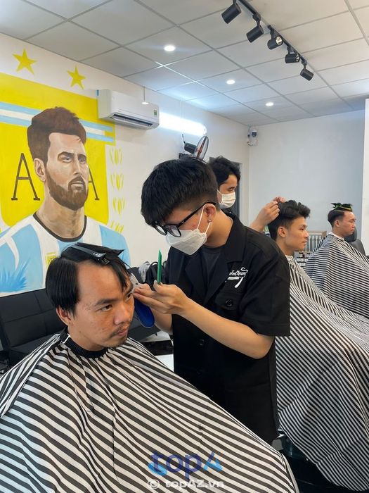 Nguyễn Chung Barber Shop - Thương hiệu vàng trong làng tóc nam tại Dĩ An