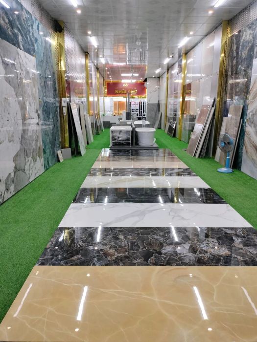 Không gian trưng bày ấn tượng với đa dạng mẫu gạch tại Showroom Khôi Thu