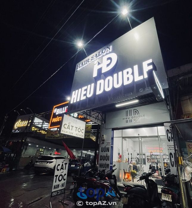 Đến với Hair Salon Hiếu Double - thiên đường tóc đẳng cấp nhất Dĩ An, bạn sẽ được đắm mình trong không gian thẩm mỹ sang trọng với hệ thống thông gió hiện đại, mang lại cảm giác thư thái như đang nghỉ dưỡng.