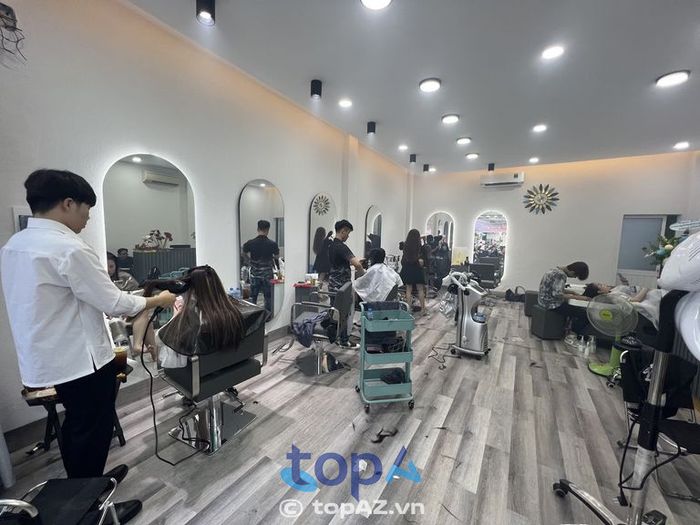Dora Hair Salon đã khẳng định vị thế là điểm đến làm đẹp đáng tin cậy nhất nhì Dĩ An, nơi gửi gắm niềm tin của hàng ngàn khách hàng khó tính
