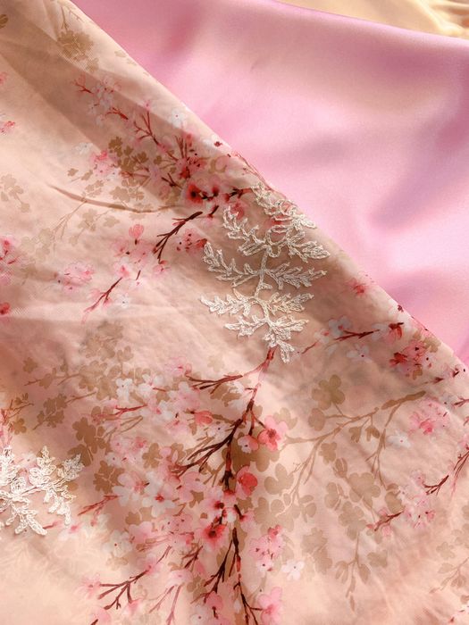 Không gian trưng bày đa dạng tại Vải Phương Linh