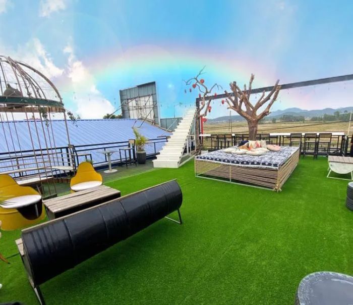 The Coffee Lounge - View từ 'nấc thang thiên đường'