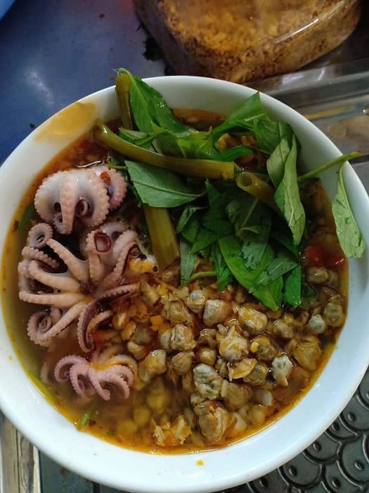 Mì Ốc Hến Dì Lan - Tinh hoa ẩm thực đường phố Quận 4