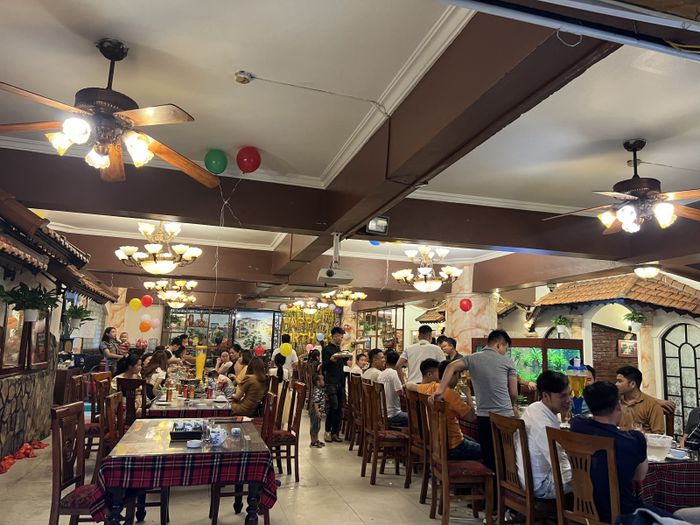 Không gian ấn tượng tại nhà hàng qua góc ảnh
