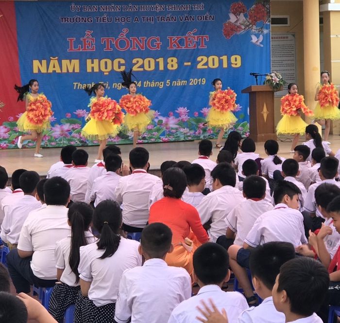 Trường Tiểu học A Thị Trấn Văn Điển qua góc ảnh thứ 2 - Khung cảnh tràn đầy sức sống với những hoạt động giáo dục sáng tạo.