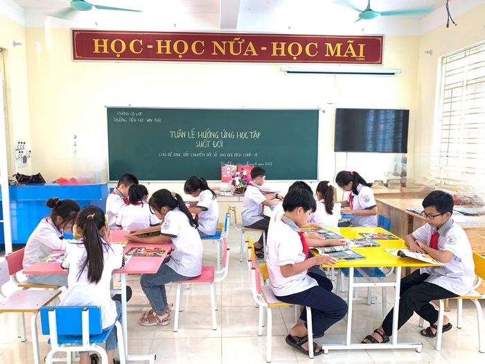 Ảnh 2: Các hoạt động học tập sôi nổi và giờ học ngoại khóa đầy hứng khởi tại Trường Tiểu học Vạn Thái