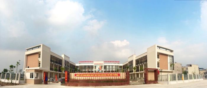 Hình ảnh khuôn viên xanh - hiện đại của THCS Nguyễn Quý Đức