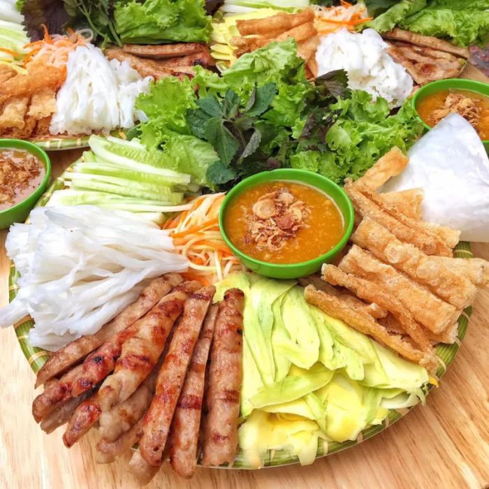 Nem Nướng Nha Trang Yến Béo - Món Ngon Khó Quên Tại Hà Nội