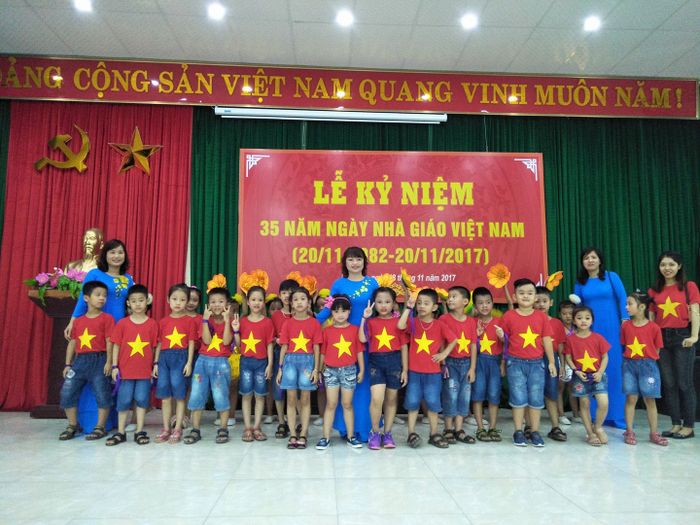 Hình ảnh ấn tượng về Trường Tiểu học Di Trạch - ngôi trường chuẩn Quốc gia với kiến trúc khang trang, không gian xanh mát tạo môi trường học tập lý tưởng.