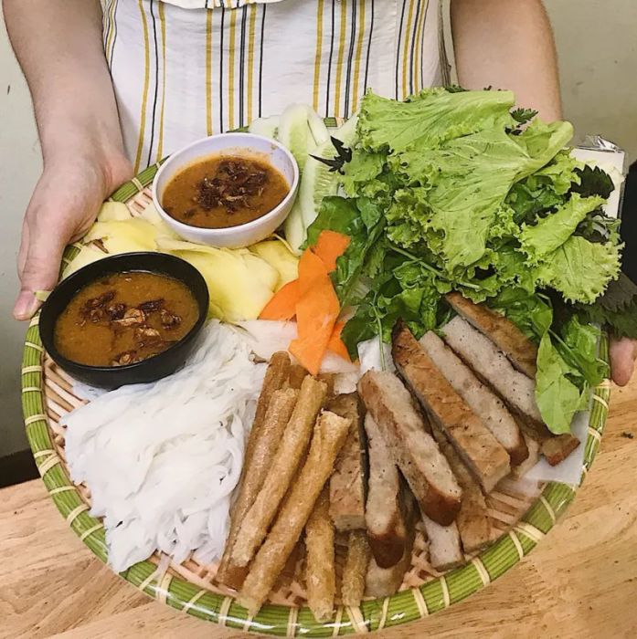 Nem Nướng Hắt 2 Ô - Chinh Phục Mọi Thực Khách Với Hương Vị Đặc Sắc