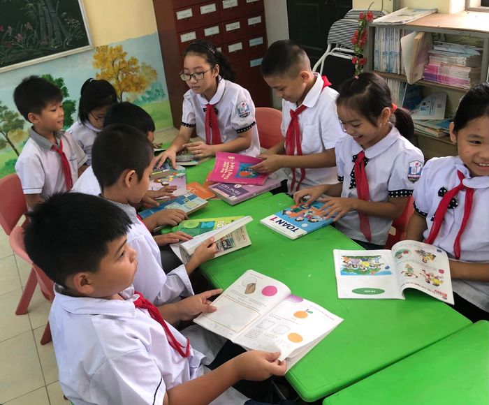 Hình ảnh lớp học hiện đại tại Trường Tiểu học Đông Lỗ