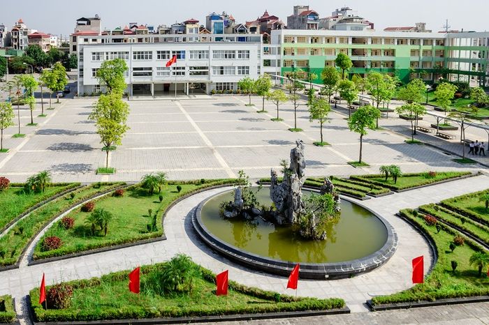 Hình ảnh ấn tượng về THPT chuyên Nguyễn Huệ - Ngôi trường của những thành tích vàng
