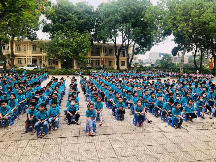 Hình ảnh lớp học hiện đại tại Trường Tiểu học Liên Bạt