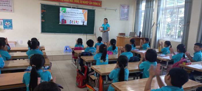 Hình ảnh khuôn viên xanh mát tại Trường Tiểu học Liên Bạt