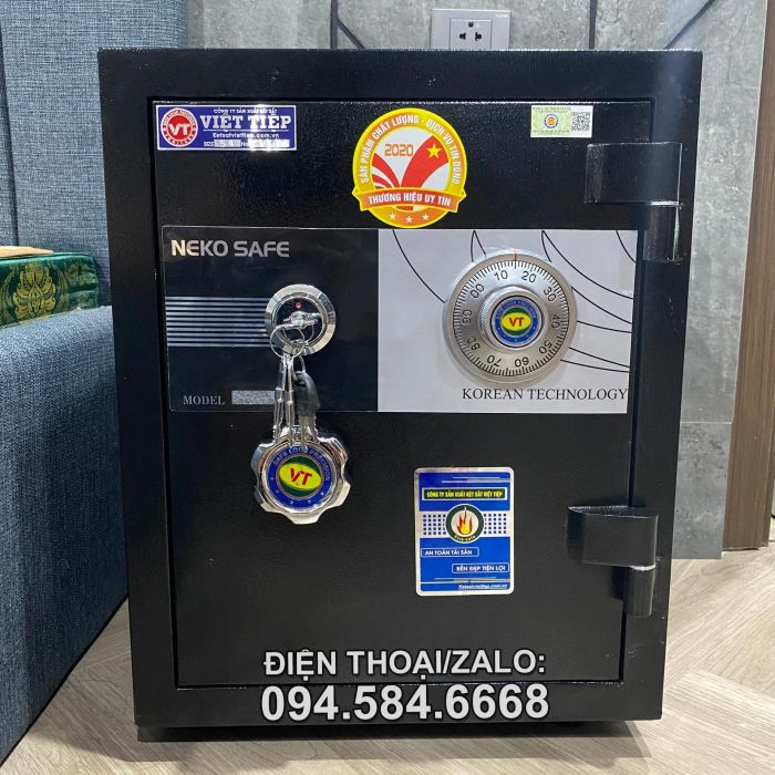 Không gian trưng bày đa dạng mẫu mã tại siêu thị Két Tốt