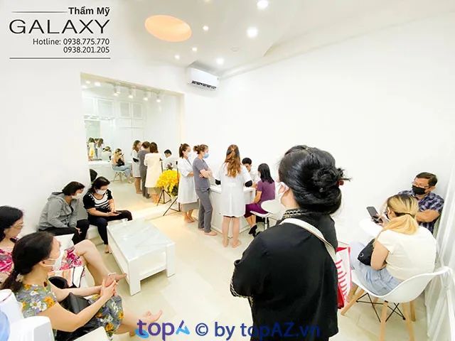 Bác sĩ Lê Trần Duy luôn tận tâm trong từng ca tư vấn, mang đến những lời khuyên chuẩn xác, giúp khách hàng cảm thấy yên tâm và hài lòng với quyết định của mình.