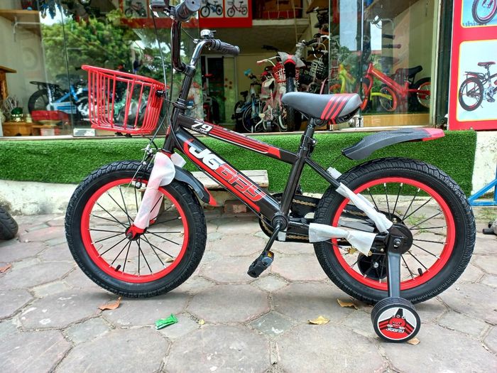 Hình ảnh đầu tiên giới thiệu vẻ đẹp và thiết kế tinh tế của xe đạp trẻ em AT Bike