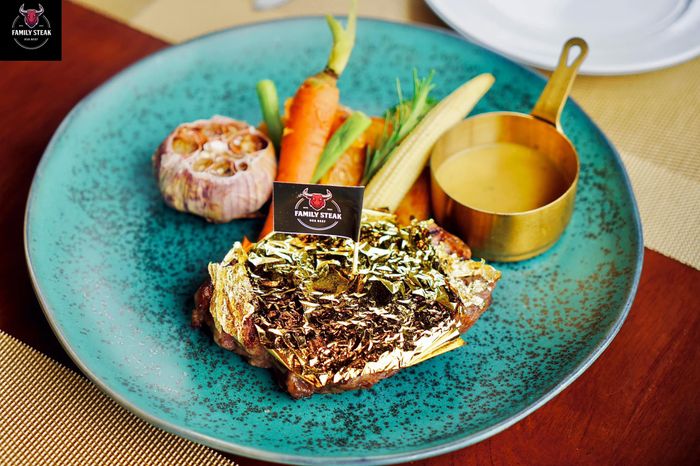 Không gian ấm cúng tại Family Steak - Ảnh 1