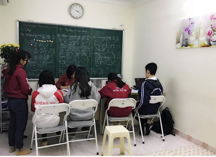 Hình ảnh ghi dấu sự tận tâm của Gia Sư Thăng Long trong mỗi giờ dạy (ảnh 2)