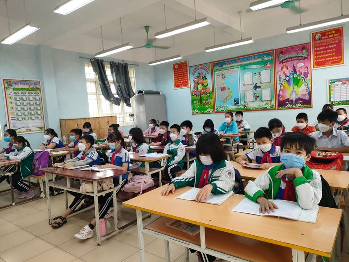 Hình ảnh khuôn viên xanh mát tại Trường Tiểu học Cao Thành