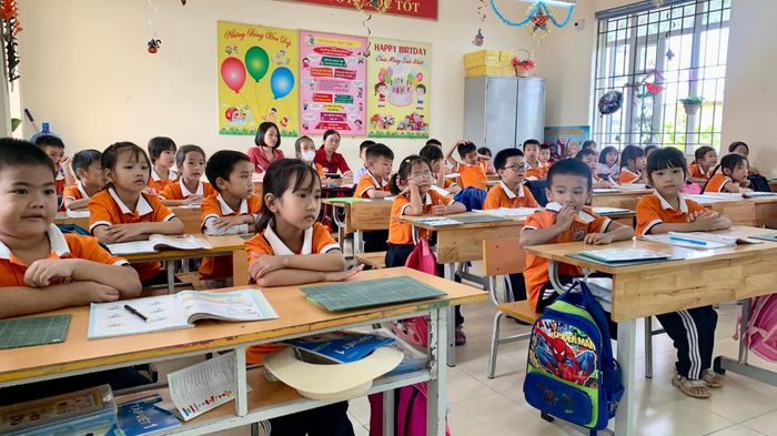 Ảnh 2: Các hoạt động học tập và ngoại khóa sôi nổi của học sinh Trường Tiểu học Kim Đường
