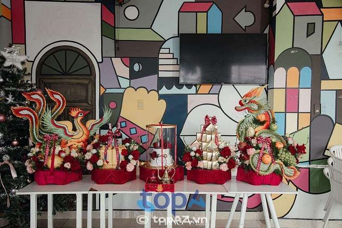 Vân Wedding, một cơ sở nổi bật tại Nha Trang, luôn nhận được sự tin tưởng của các cặp đôi nhờ vào chất lượng mâm quả cưới hỏi đẹp và dịch vụ uy tín. Với sự chú trọng vào từng chi tiết, cơ sở này cam kết mang đến cho bạn một lễ cưới trang trọng, ấn tượng và hoàn hảo.