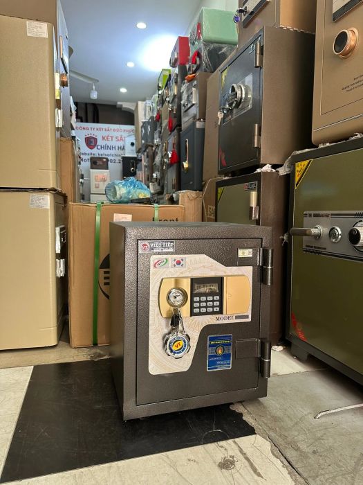 Không gian trưng bày các mẫu két sắt chính hãng tại Đức Phương