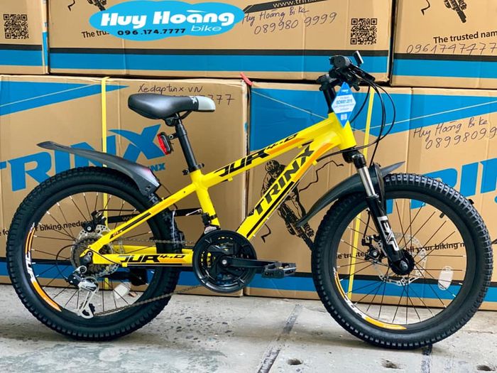 Ảnh thứ hai tại Huy Hoàng Bike – Gợi mở không gian tràn đầy năng lượng và sự tinh tế từ các mẫu xe đạp hiện đại.