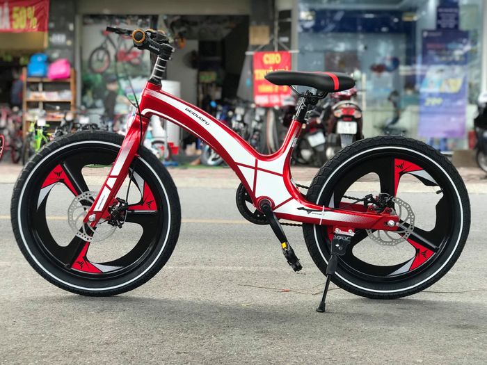 Thế giới xe trẻ em Kidscar ảnh 3 – Hình ảnh tươi sáng ghi lại khoảnh khắc bé yêu cùng chiếc xe đầu tiên